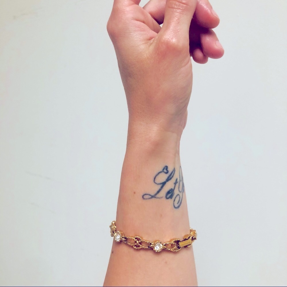 Va-va-vintage fun costume bracelet. Sweet, simple, stylin’